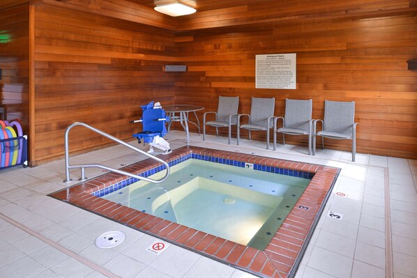 Una piscina cubierta