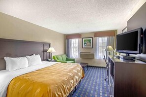Premium bedding, in-room safe, desk, laptop workspace - Quality Inn University Center (Pittsburgh)