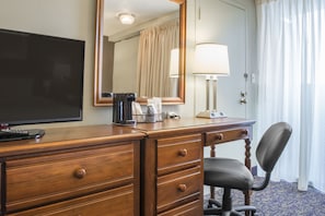 Premium bedding, in-room safe, desk, laptop workspace