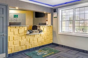 Lobby - Quality Inn University Center (Pittsburgh)