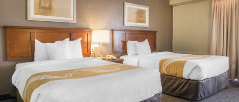 Habitación doble estándar, 2 camas matrimoniales, para no fumadores | Ropa de cama de alta calidad y caja de seguridad en la habitación