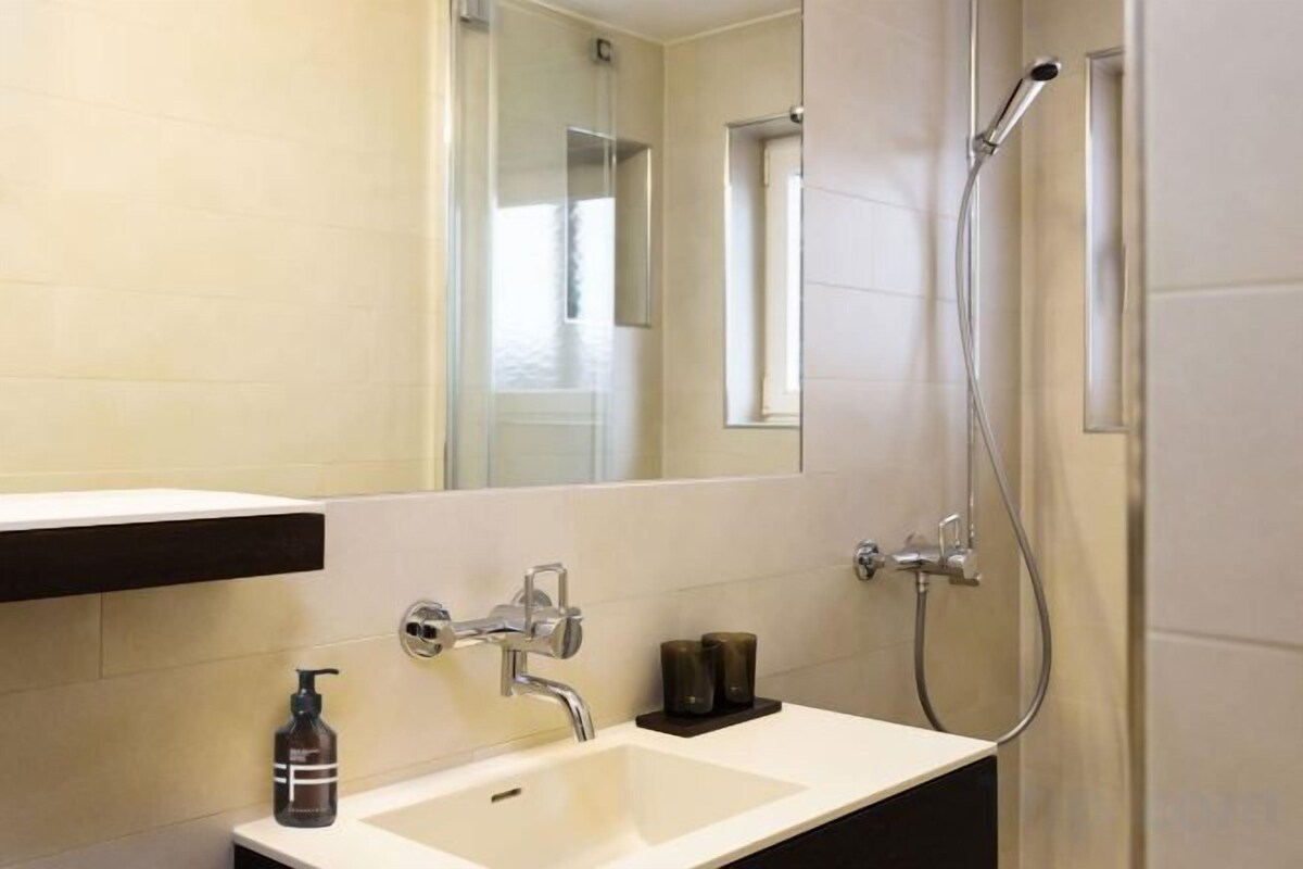 Designer toiletries, hair dryer, slippers, towels