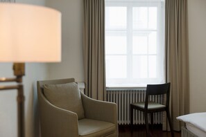 Chambre (Boutique Queen) | Aire de séjour | Téléviseur à écran plat, iPad