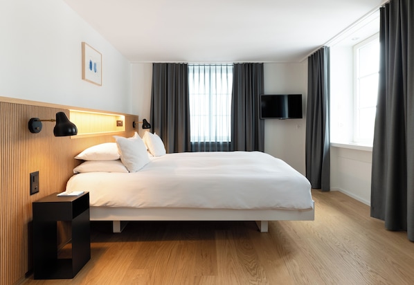 Dobbeltrom (Boutique Relax) | Allergitestet sengetøy, dundyner, minibar og safe på rommet