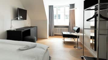 Allergivenligt sengetøj, dundyner, minibar, pengeskab på værelset