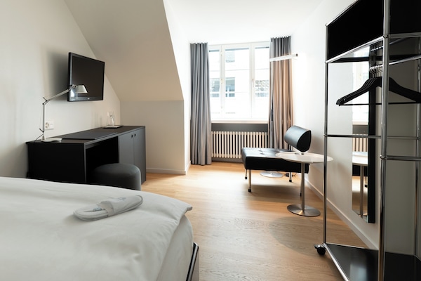 Allergikerbettwaren, Daunenbettdecken, Minibar, Zimmersafe