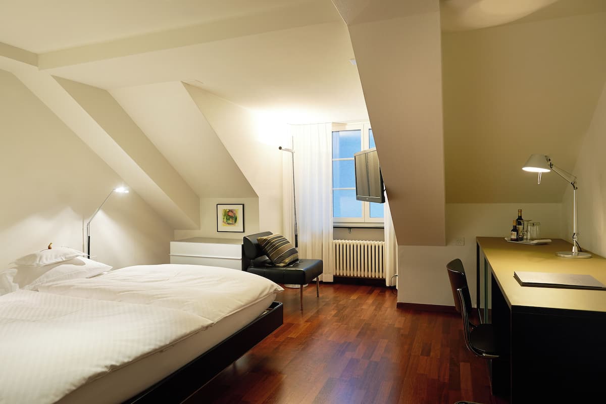 Family Room | Hypo-allergenic bedding, down comforters, minibar, in-room safe