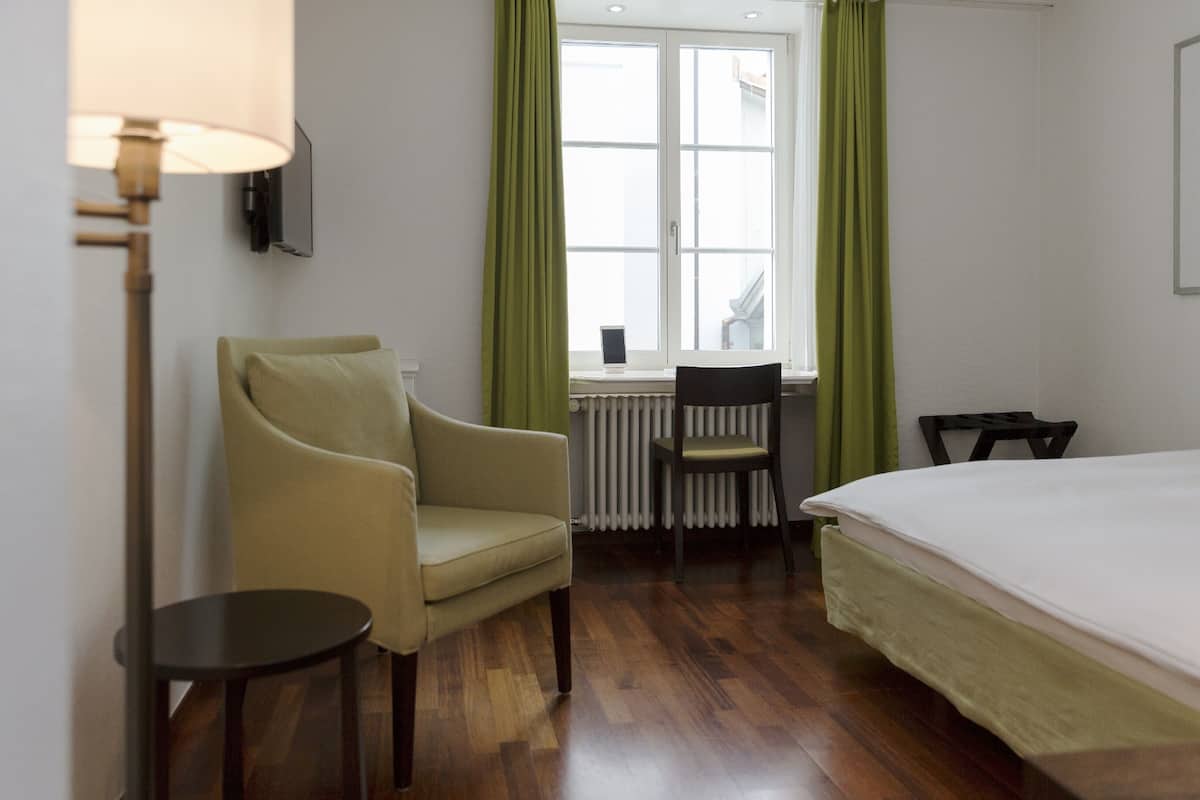 Hypo-allergenic bedding, down comforters, minibar, in-room safe