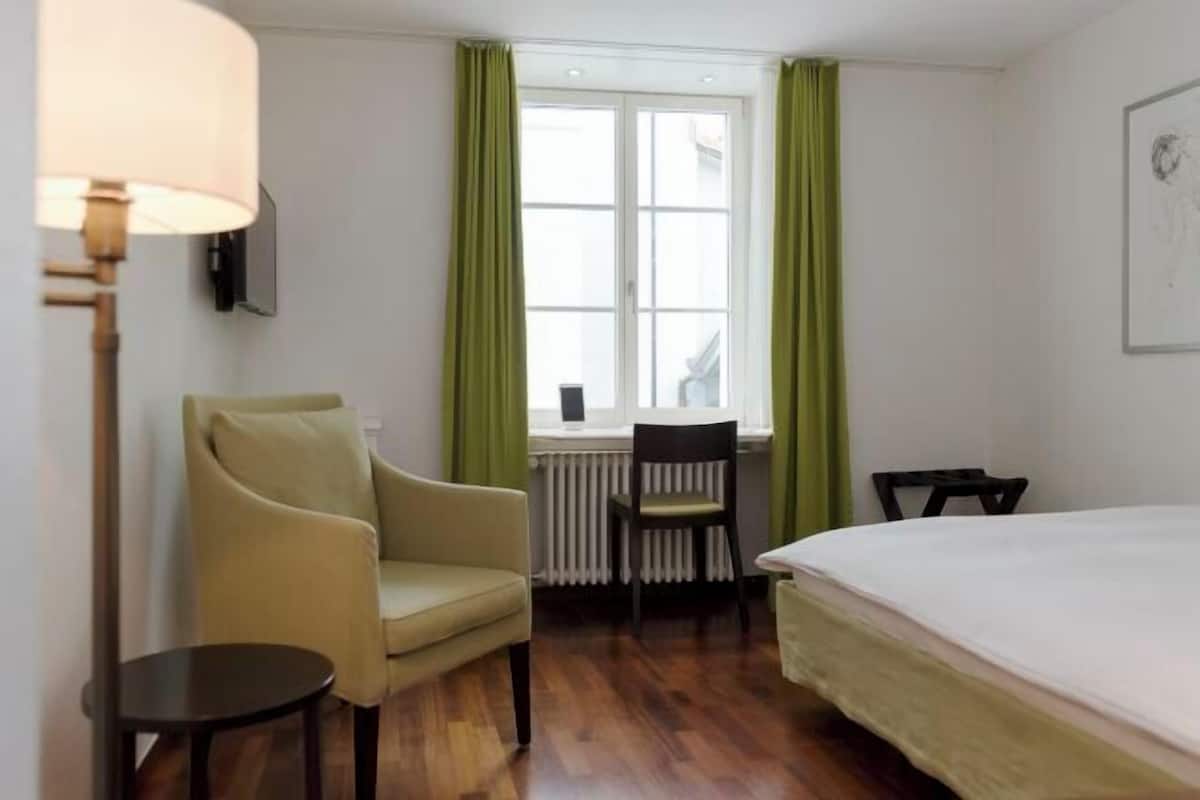 Hypo-allergenic bedding, down duvets, minibar, in-room safe