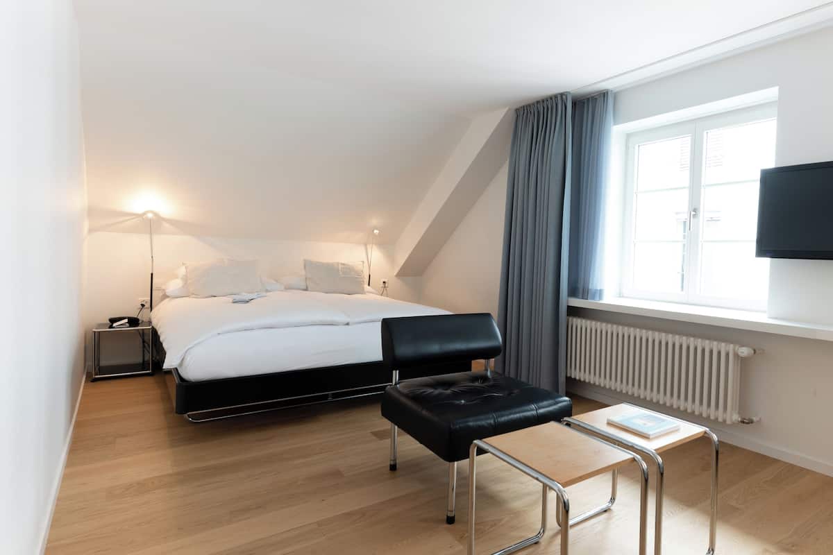 Family Room | Hypo-allergenic bedding, down duvets, minibar, in-room safe