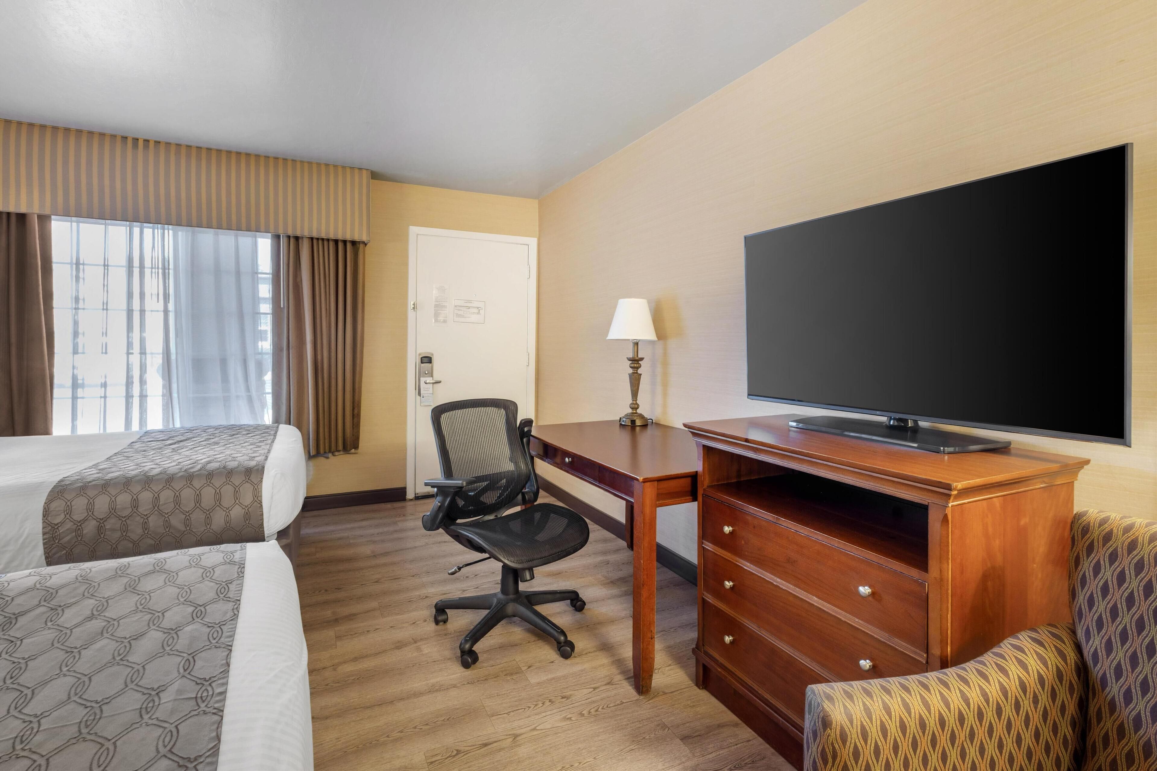 standard room, 2 queen beds, non smoking, refrigerator & microwave | 1 bedroom, iron/ironing board, free cots/infant beds, bed sheets