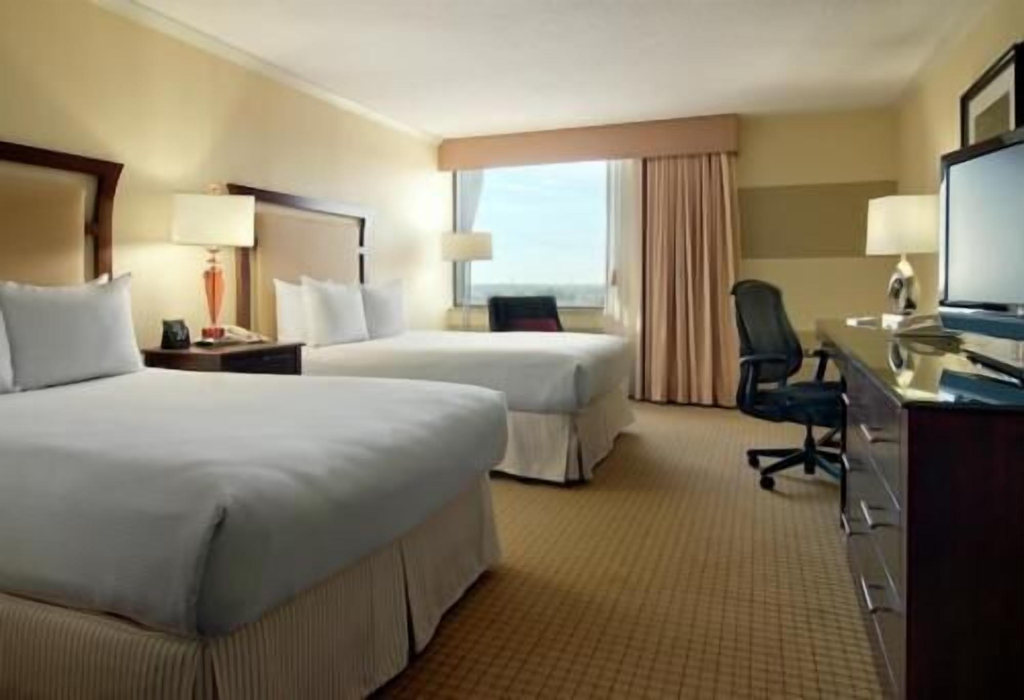 Premium bedding, in-room safe, desk, iron/ironing board