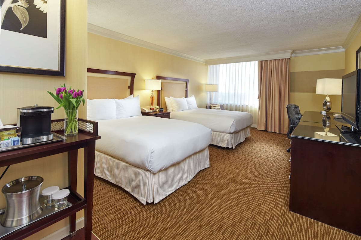 Premium bedding, in-room safe, desk, iron/ironing board