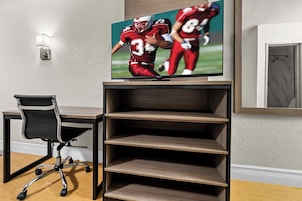 Caja de seguridad en la habitación, escritorio y cortinas blackout