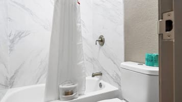 Deluxe Room, 2 Double Beds (Smoke Free) | Bathroom