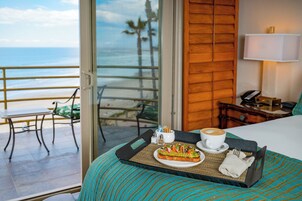 Grand Pacific Suite | In-room dining