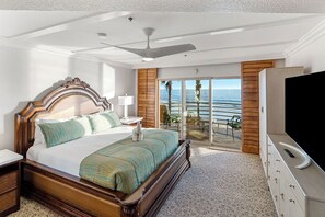 Grand Pacific Suite | Hypo-allergenic bedding, in-room safe, desk, iron/ironing board - Pacific Terrace Hotel (San Diego)