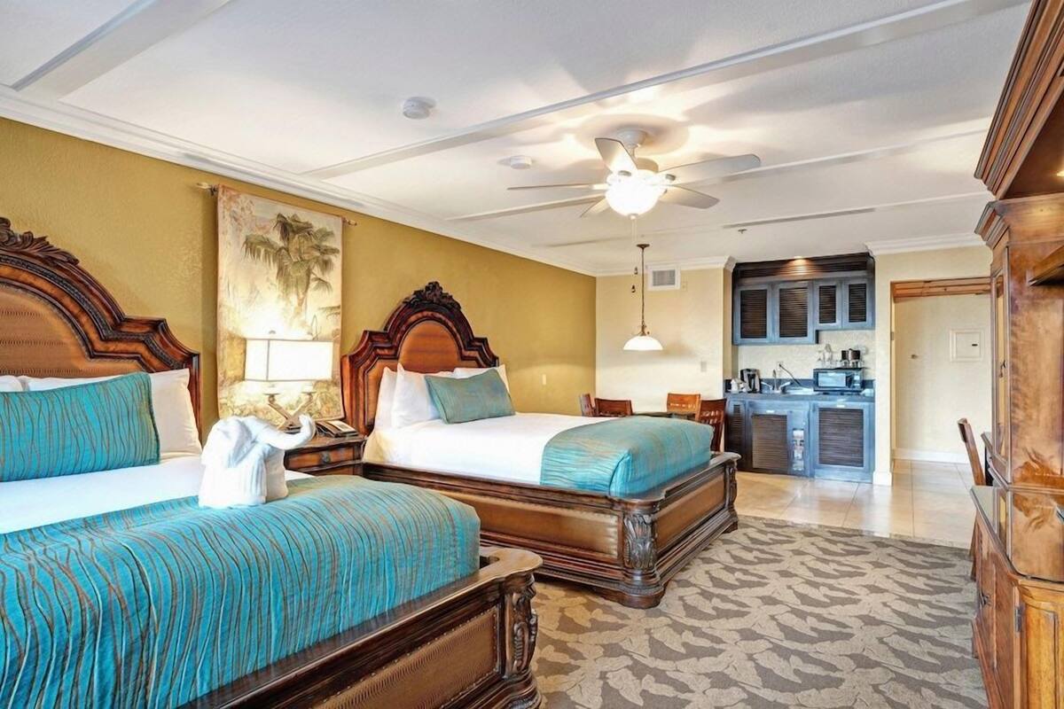 Hypo-allergenic bedding available, in-room safe, desk