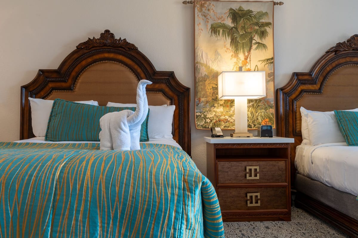 Standard Room (1 King Bed or 2 Queen Beds) | 1 bedroom, hypo-allergenic bedding, in-room safe, desk