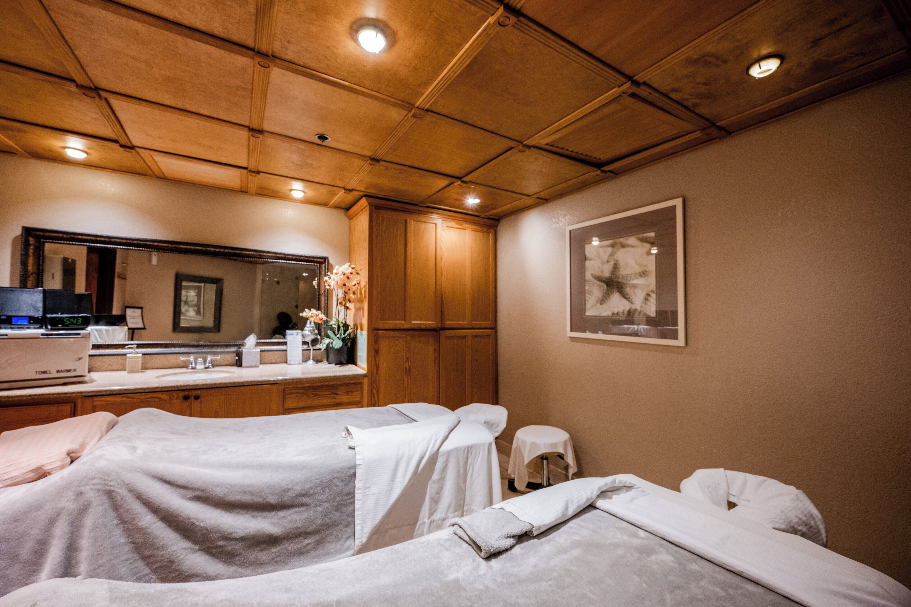 Deep-tissue massages, Swedish massages, prenatal massages