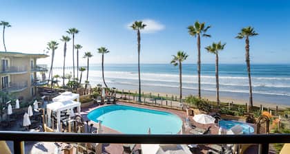 Pacific Terrace Hotel