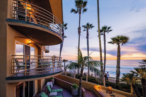 Pacific Terrace Hotel