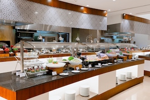 Breakfast, lunch, dinner served; international cuisine 