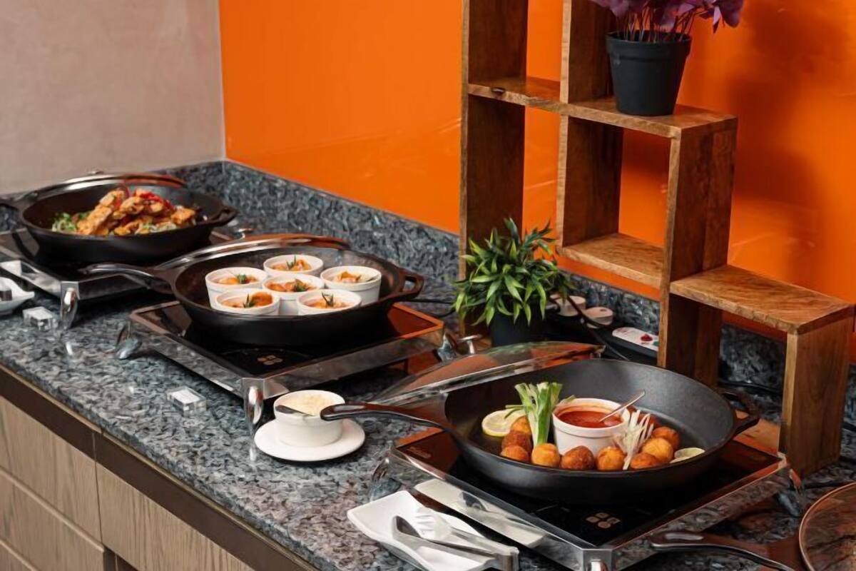 Dining | Breakfast, lunch, dinner and brunch served