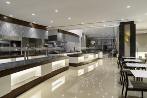 Breakfast, lunch, dinner served; international cuisine  - Radisson Blu Hotel and Convention Centre, Riyadh Minhal (Riyadh)