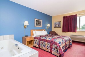 Suite monolocale, 1 letto queen, non fumatori, idromassaggio | Una cassaforte in camera, una scrivania, ferro/asse da stiro