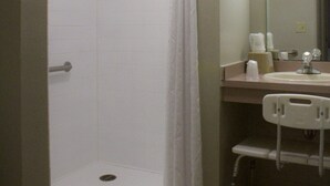 Standard Room, 1 Queen Bed, Non Smoking | Bathroom - Days Inn by Wyndham West-Eau Claire (Eau Claire)