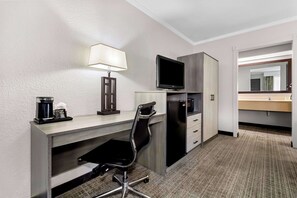 Literie de qualité supérieure, coffres-forts dans les chambres, bureau