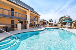 Außenpool (je nach Saison geöffnet)