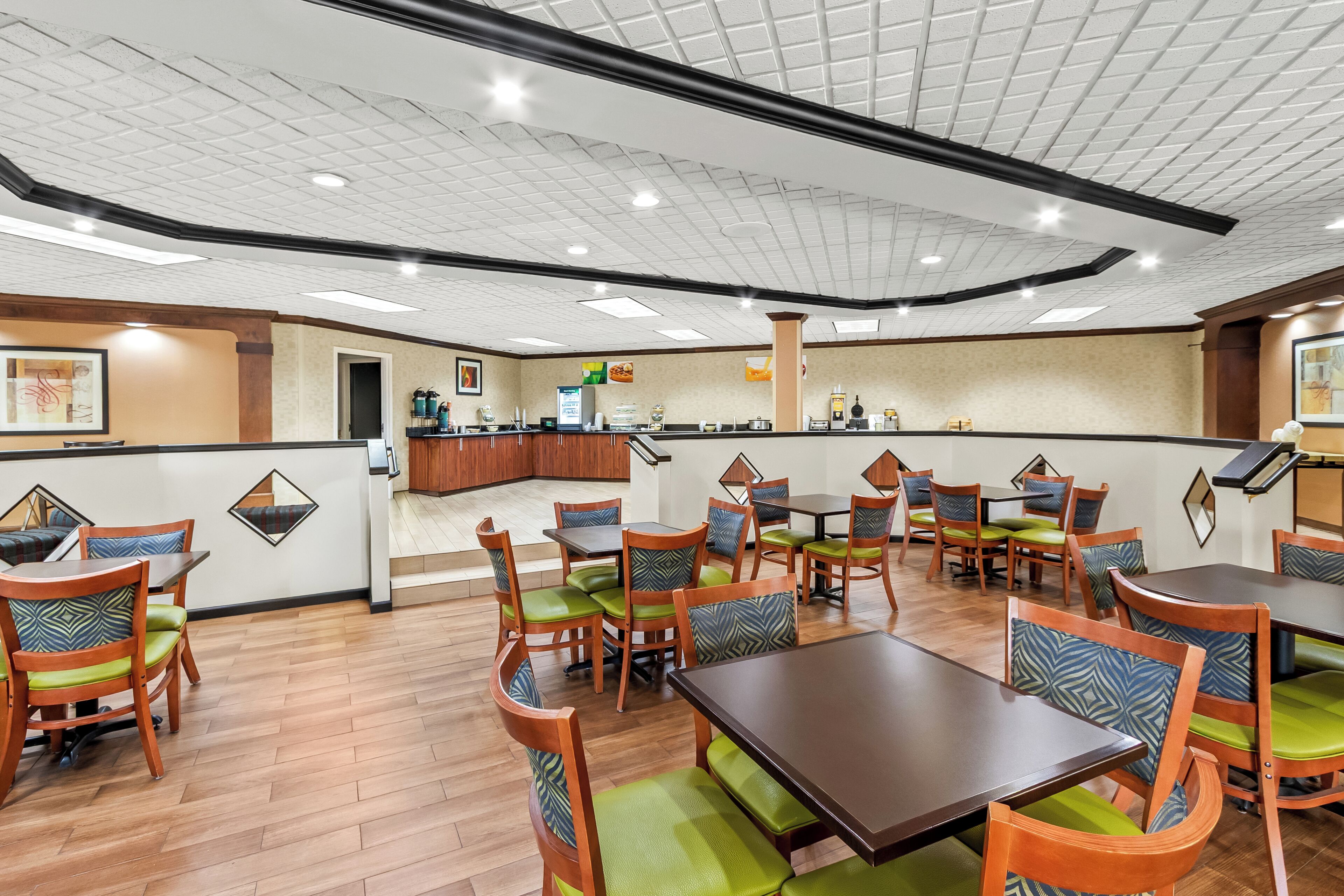 Café da manhã para viagem grátis todos os dias