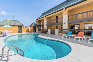 Piscina externa sazonal