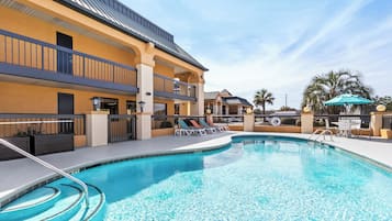 Piscina externa sazonal