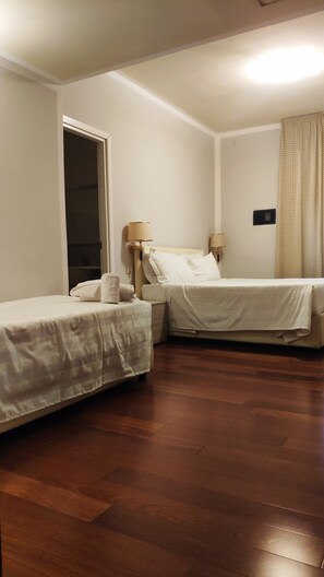 Triple Room | Minibar, in-room safe, desk, blackout drapes