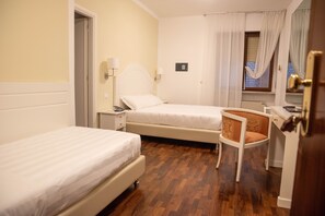 2 habitaciones, minibar y caja de seguridad en la habitación 