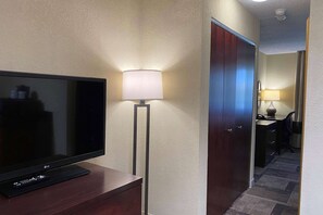 1 bedroom, premium bedding, down comforters, desk