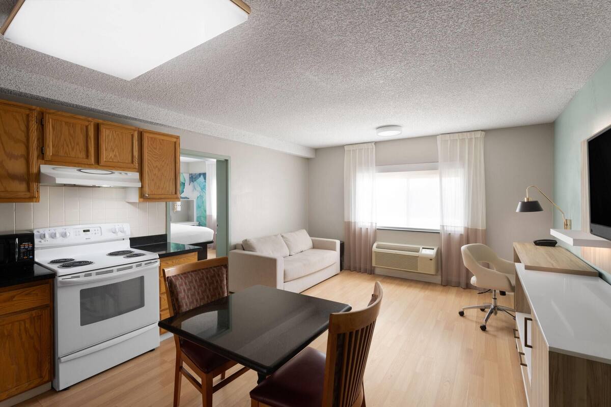 Executive-Suite, 1 King-Bett, Nichtraucher (1 King Bed) | 1 Schlafzimmer, hochwertige Bettwaren, Daunenbettdecken, Schreibtisch