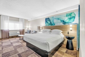 ルーム キングベッド 1 台 禁煙 | 1 室のベッドルーム、高級寝具、羽毛の掛け布団、デスク