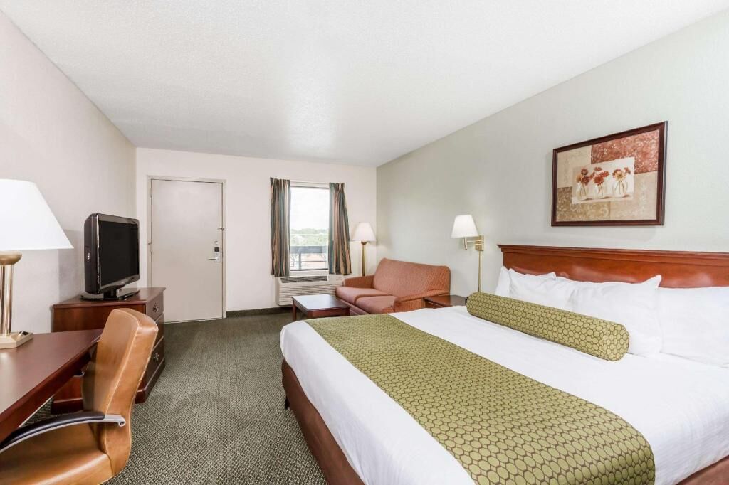 Desk, iron/ironing board, free cots/infant beds, free WiFi