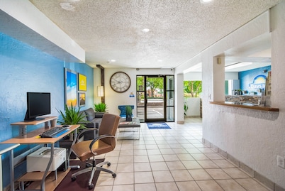 Days Inn by Wyndham Raleigh Glenwood-Crabtree