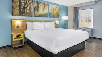 Rom – standard, 1 kingsize-seng, tilgjengelighetstilpasset, ikke-røyk | Skrivebord, strykejern/-brett og barnesenger (inkludert)