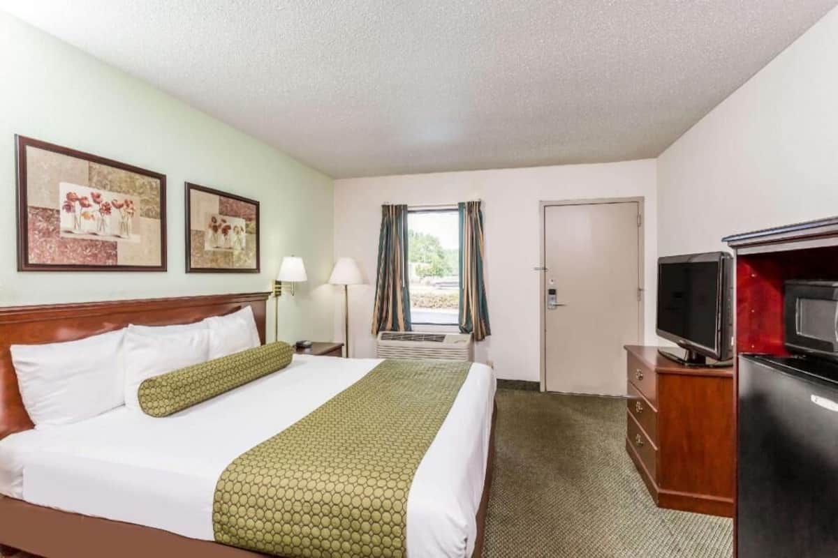 Desk, iron/ironing board, free cots/infant beds, free WiFi
