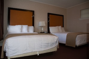Double Room | Blackout drapes, iron/ironing board, Internet, bed sheets