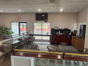 Breakfast area - Atlantic Inn & Suites near Belmar Beach (Belmar)