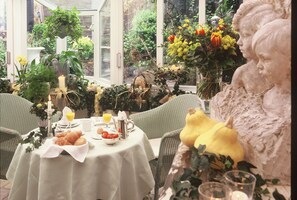 Breakfast area - Die Swaene Hotel (Bruges)