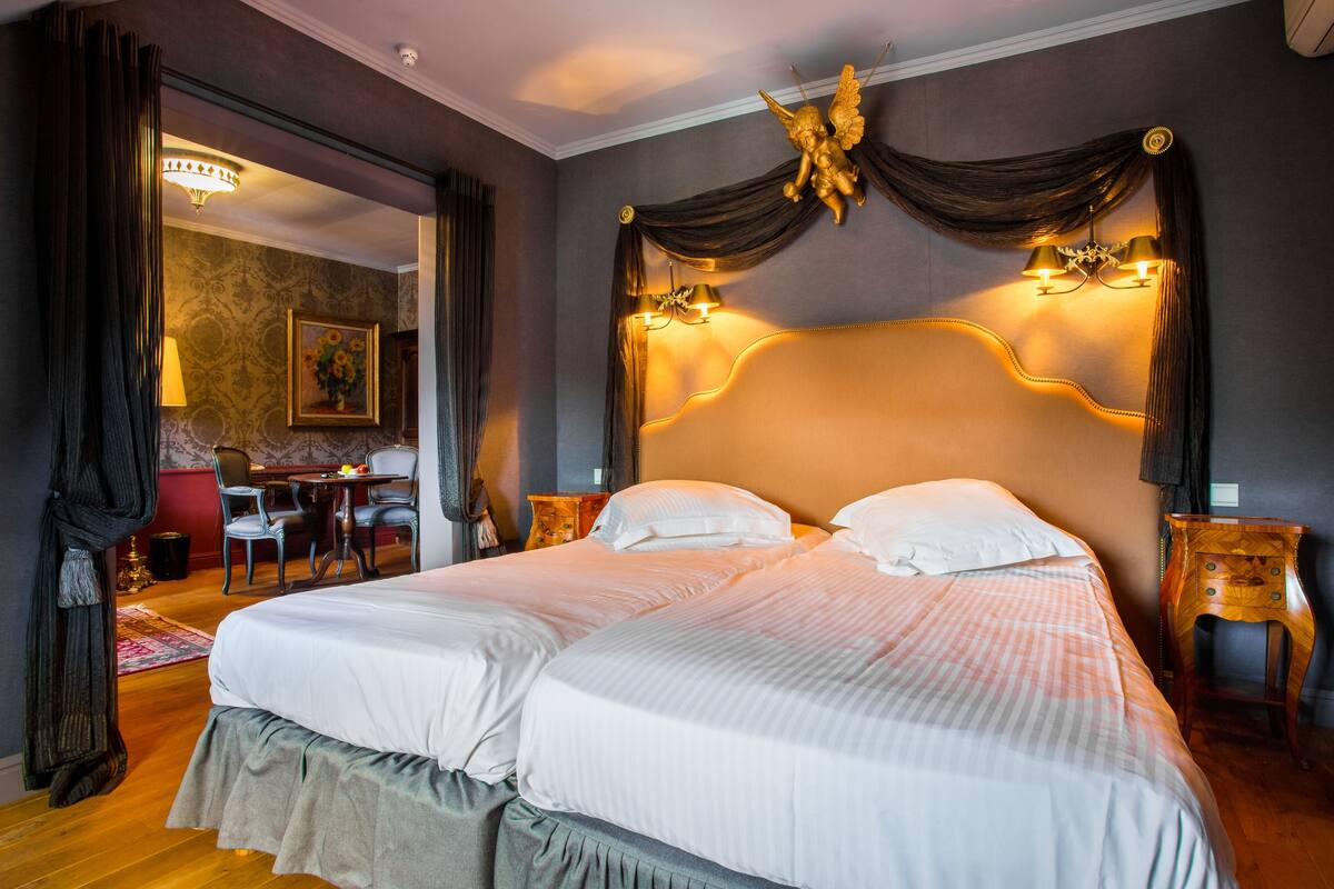 Premium bedding, minibar, in-room safe, desk