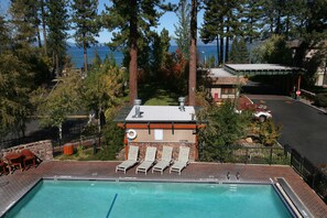 Outdoor pool, open 10:00 AM to 10:00 PM, sun loungers - Hotel Azure (South Lake Tahoe)